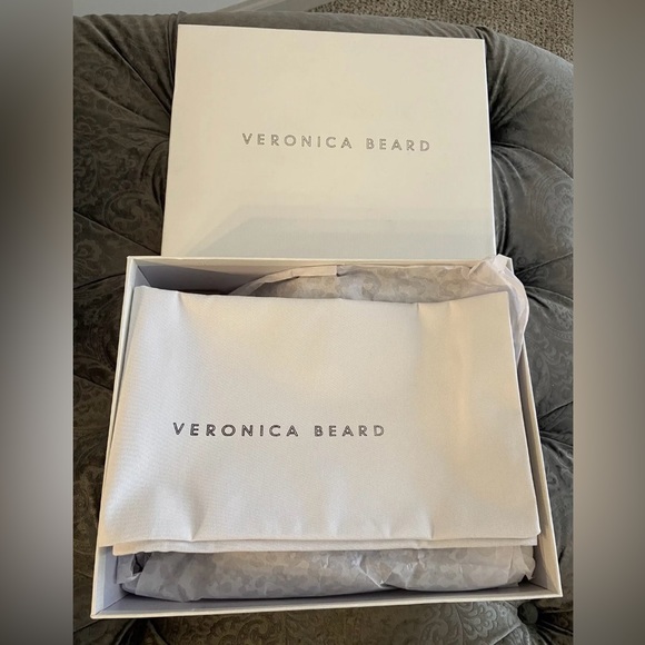 Veronica Beard Fletcher Platform
Hazelwood Suede Ankle Strap Sandals
Sz 9.5 - Picture 16 of 16